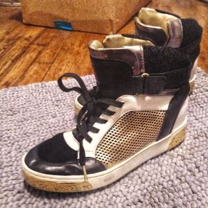 Michael Kors BLACK and Gold Cosmo